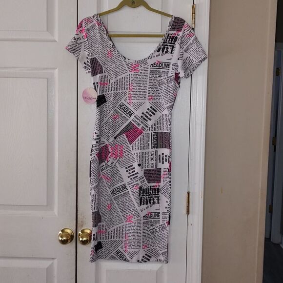 Full Circle Trends fitted newspaper print dress Sz M - Picture 5 of 8